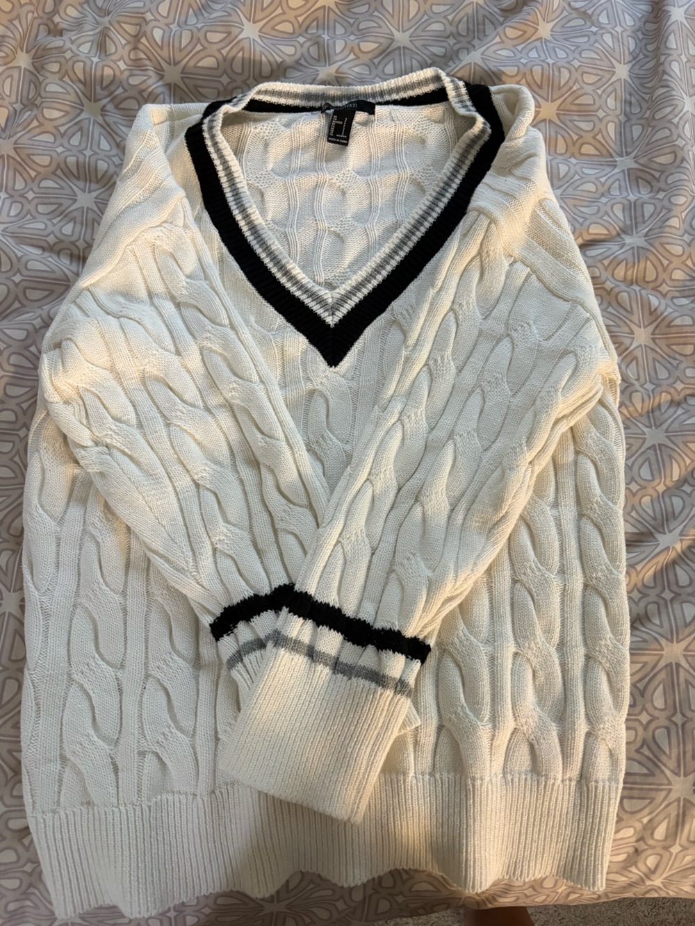 Forever 21 Ivory Cable-Knit V-Neck Sweater with Black Trim